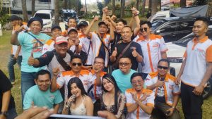 Foto : Member Xenia Mania Club Indonesia bersama Artis Pendukung Acara Nagata Music